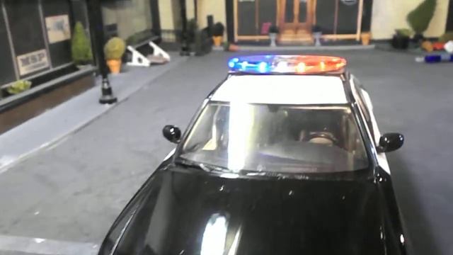 LAPD 1/18 scale Dodge Charger with lights смотреть онлайн