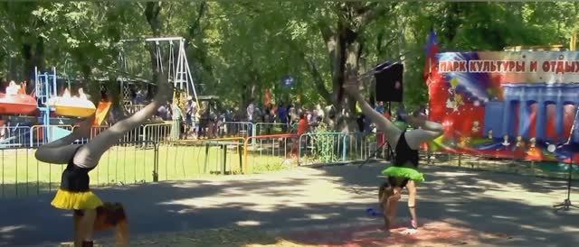 Акробатические хулахупы от цирковой студии Молодость #топыкатегорий смотреть онлайн