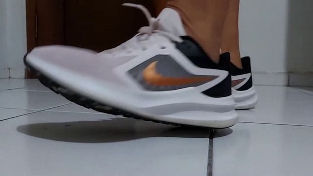 Nike Downshifter 10 (REVIEW) смотреть онлайн