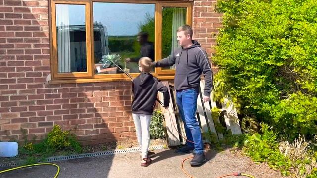 Cleaning windows with my 7 year old son. смотреть онлайн