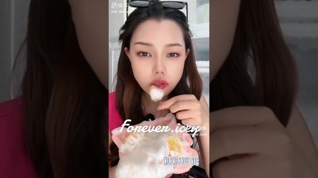 кореянка ест замороженную газировку со снегом из морозилки! смотреть онлайн