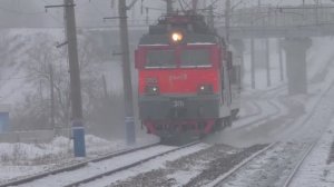 Электровоз и вагон-дефектоскоп в Красноярске