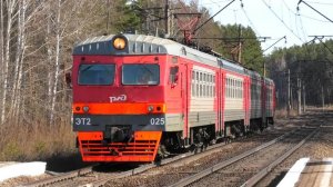 "Котопес" ЭТ2-025/019 сообщением Богданович — Екатеринбург-Пасс. делает остановку на о.п. Чапаевская