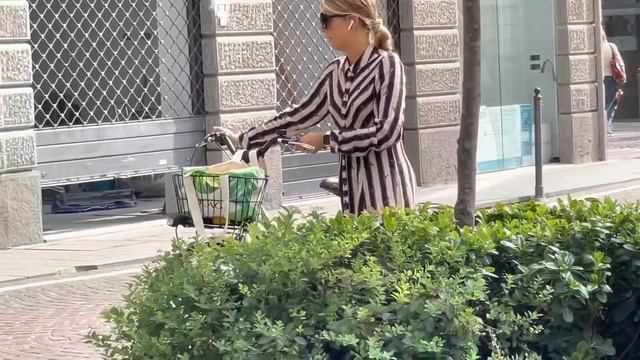 street style / what people are wearing in ITALY смотреть онлайн