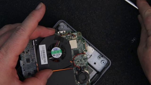 How to install a fan on the Intel NUC, change CMOS battery смотреть онлайн
