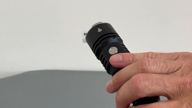 Acebeam L16 2000 Lumen 600m taktische Taschenlampe смотреть онлайн