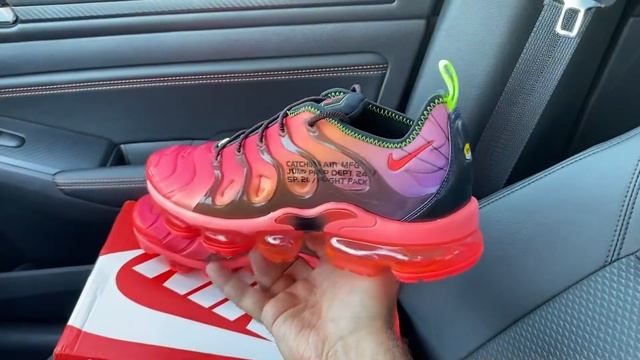 Nike Air VaporMax Plus Flight Pack Laser Crimson sneakers смотреть онлайн