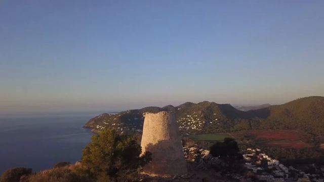 La Torre Nova des Cap Vermell al amanecer смотреть онлайн