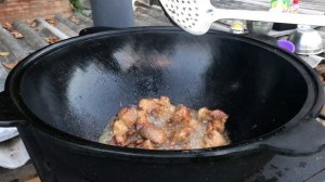 Картошка со свининой , в казане, на костре.