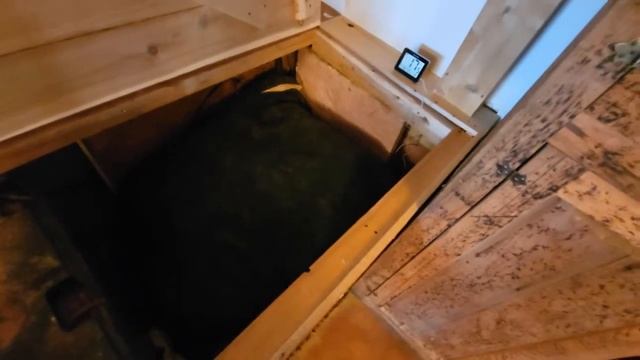 How I keep my off grid batteries warm through the Canadian winter смотреть онлайн