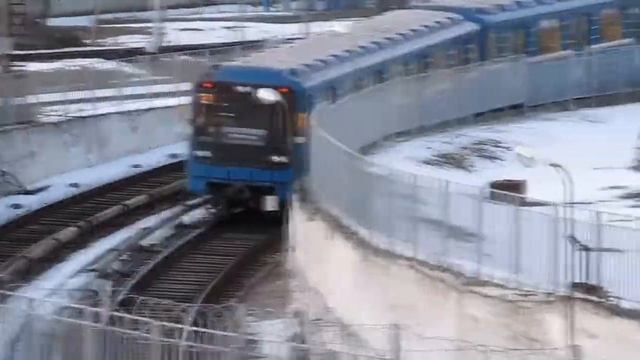 Заход 81-714/717 в электродепо ТЧ "Московское"(3 поезд) смотреть онлайн