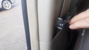 Полуавтоматический зажим ограничитель ремня безопасности.