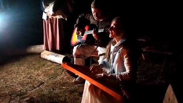 Мария Ладамира у костра на фестивале Уральский хоровод - 2023 смотреть онлайн