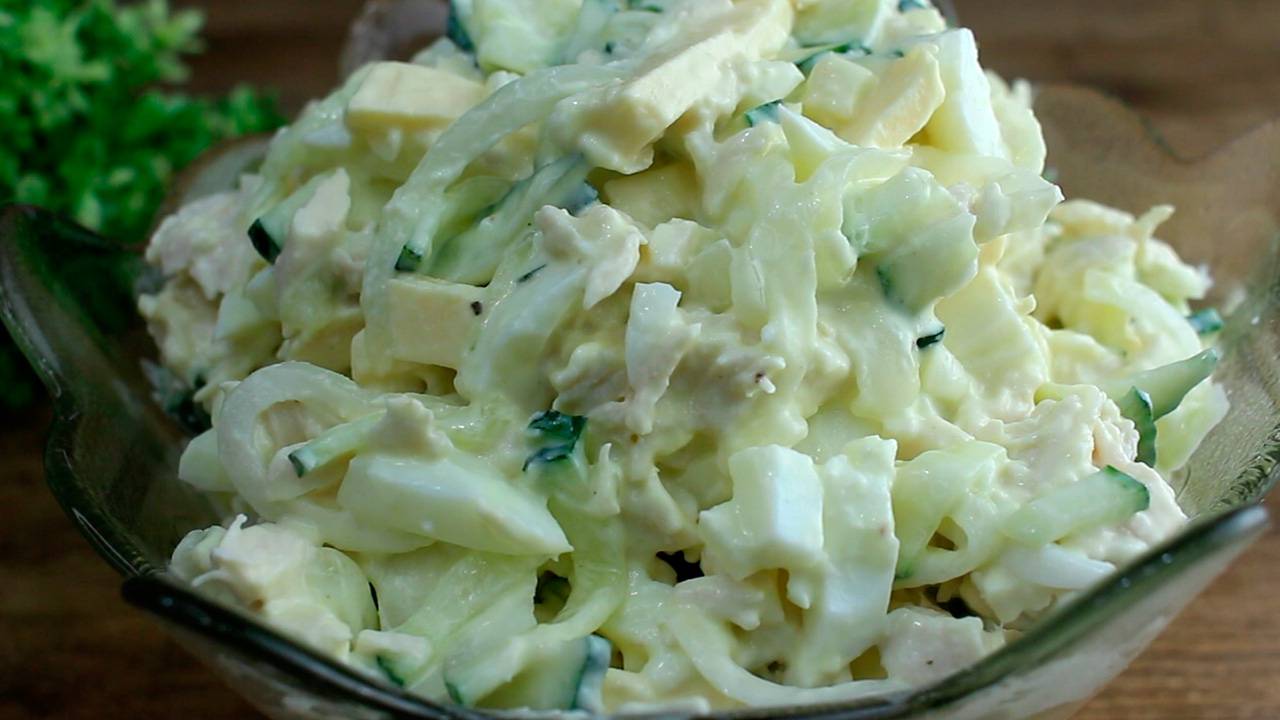 Самый вкусный и нежный Салат из куриной грудки. Его Всегда Съедают Первым! смотреть онлайн