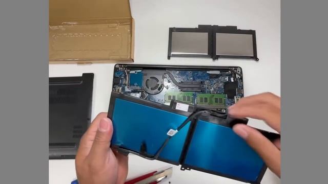 Dell Latitude 7490 Battery Replacement смотреть онлайн