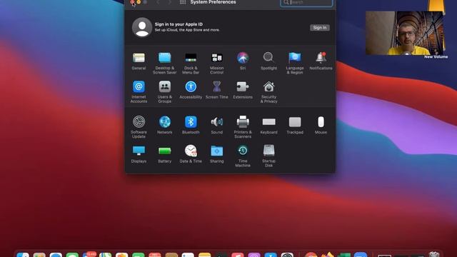 Mac OS Big Sur booted via an external hard disk смотреть онлайн