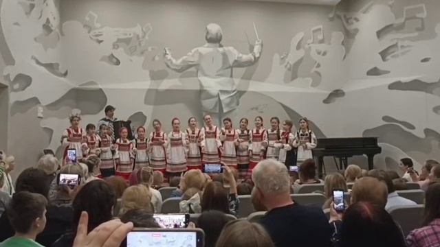 Посмотрите! Наши гармошки как звучат и девочки поют смотреть онлайн