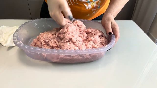 Делаю фарш на пельмени👌ЛайфХак от меня, как прокрутить фарш, чтобы не летели брызги☝️ смотреть онлайн