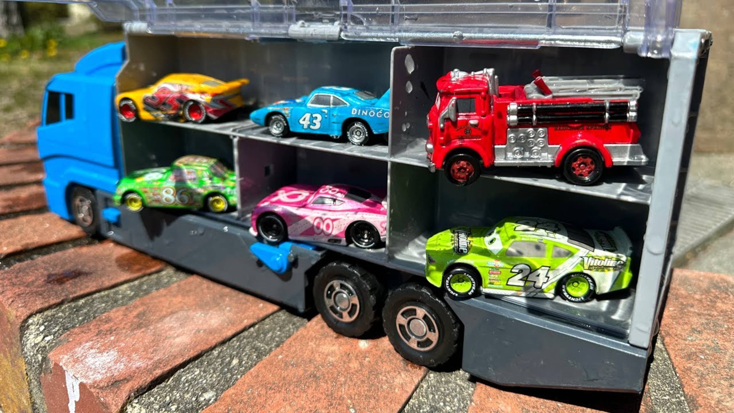 12 видов машинок Disney и синий грузовик для детей смотреть онлайн