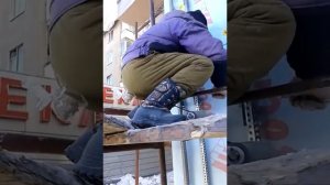 мужик обосрался на работе