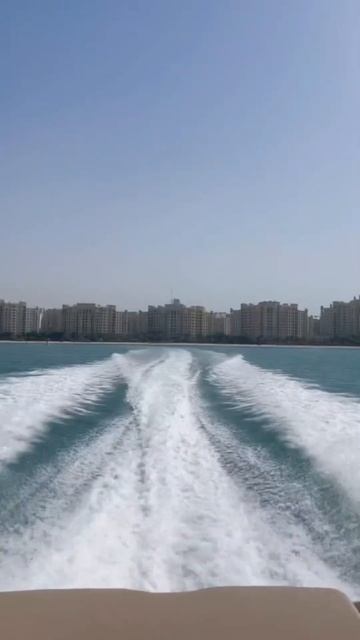 Yacht cruising with @apple vision pro ᯅ ⚓ #yachtdubai #yachtrentaldubai #travel #yacht #dubaiyacht смотреть онлайн