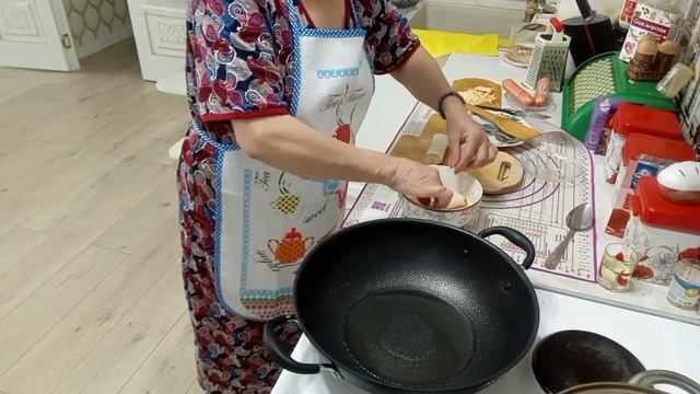 Сосиски в Лаваше!! Вкусно и Быстро готовится,,,,!! 😋канал, Жизнь прекрасна! смотреть онлайн