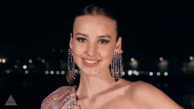 Bikini Modeling with Summer Beats | "Tell Me" ft Mhyst | Bikinis Modeling-Alexara смотреть онлайн