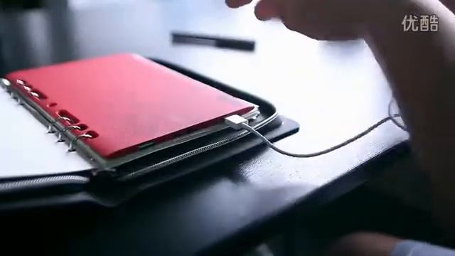 EMIE 5.2mm Power Blade Ultra Slim Power Bank смотреть онлайн