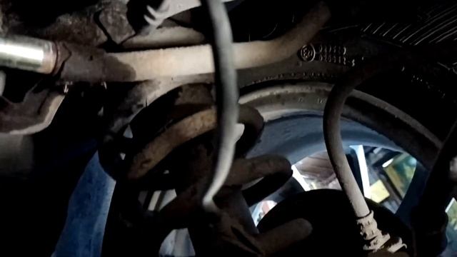 Снятие горловины топливного бака на Toyota Opa смотреть онлайн