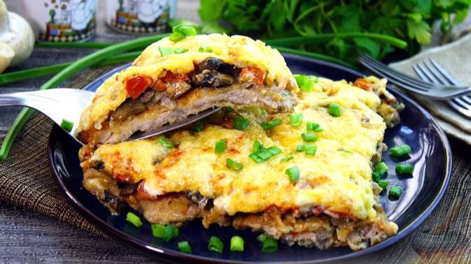 Утолят любой аппетит. ОТБИВНЫЕ, ЗАПЕЧЁННЫЕ С ГРИБАМИ И СЫРОМ