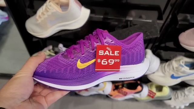Footlocker East LA Pretty Much Giving Some Sneakers Away! смотреть онлайн