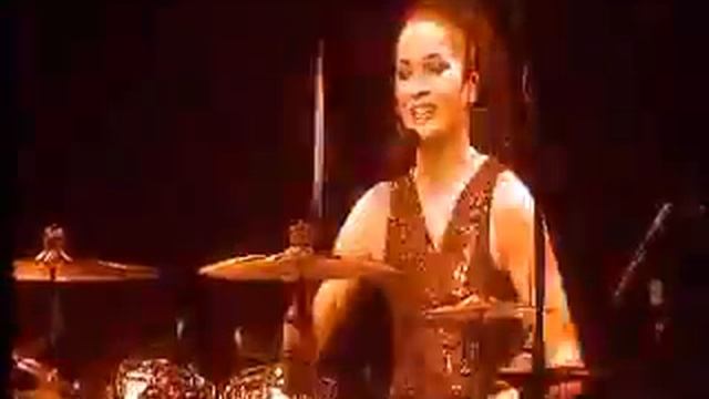 The Corrs- Caroline Corrs Live In London Wembley 2000- Paddy Mccarthy (amazing Performance).avi