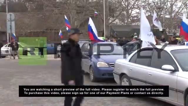 Ukraine: Convoy of pro-Russian cars drives through Sevastopol смотреть онлайн