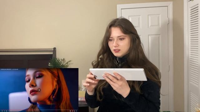 Reaction | EVERGLOW (에버글로우) - LA DI DA MV смотреть онлайн