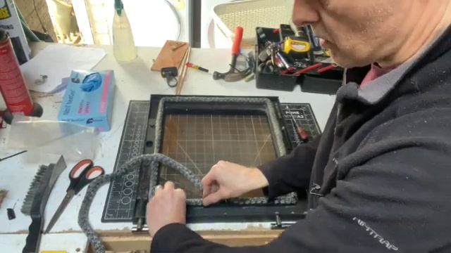 Replacing the door seal on a log burner (Stovax Vision Midi) смотреть онлайн