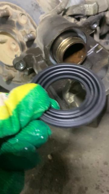 Пыльник суппорта заднего Toyota Hiace