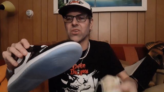 Unboxing the Jordan 1 Low SE Concord and looking at the Jordan 11 sneakers that inspired it смотреть онлайн