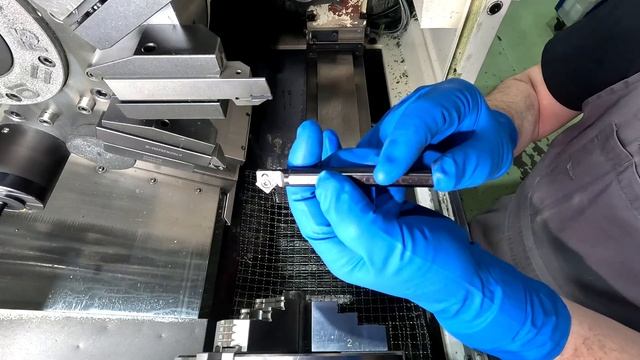 Тонкое кольцо без острых кромок. смотреть онлайн