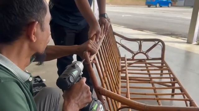 Restoring Rattan Step-by-Step Guide to Repairing Your Beloved Rattan Sofa Mentenen Kerusi Rotan Lam смотреть онлайн