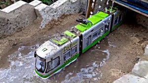 ТРАМВАЙ зеленый представляет - Машинки Игрушки в грязи - Тима играет в Авто-мойку Мультик