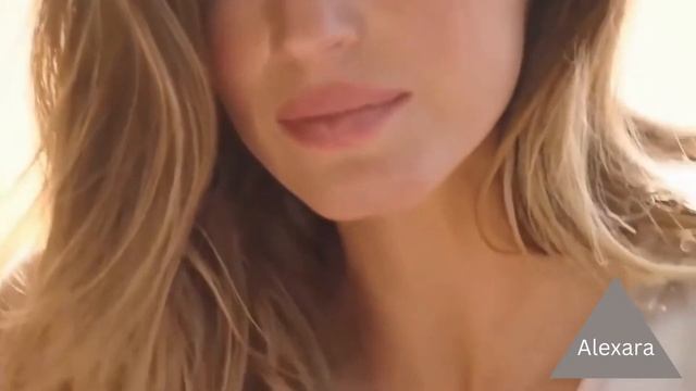 Gisele Bündchen // Modeling // Alexara #fashion #modeling