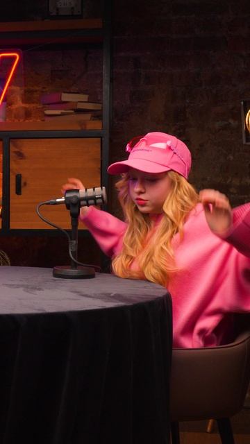 ДИАНА ИЩЕТ WI-FI В ЗАМКЕ 😲 ЧТОО? #папиныдочкиновые #евасмирнова #сериал #чтопосмотреть #тренды смотреть онлайн