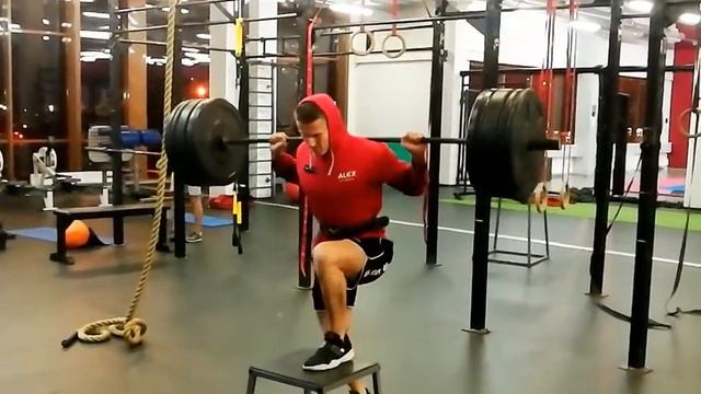 Поднятие на тумбу 100 кг смотреть онлайн