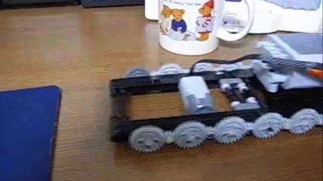 Lego Technic 14 Wheel Car смотреть онлайн