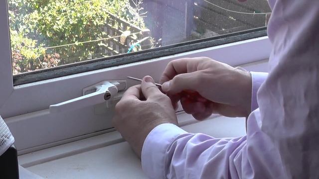 DIY: How To Remove A Locked Or Broken Handle on UPVC Window смотреть онлайн