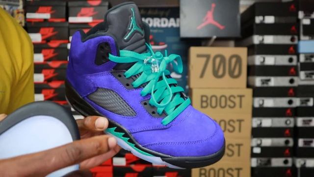 EARLY LOOK!! JORDAN 5 ALTERNATE GRAPE" REVIEW & ON FEET W/ LACE SWAPS!! смотреть онлайн