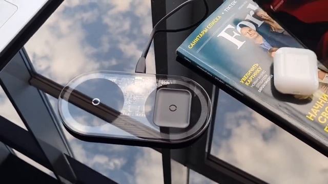 Футуристична бездротова зарядка Baseus Simple 2in1 смотреть онлайн
