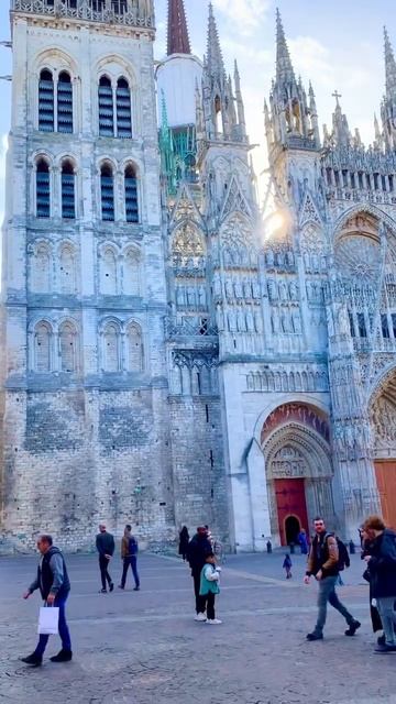 Beautiful Cathedral in France 🇫🇷 Rouen Normadie смотреть онлайн