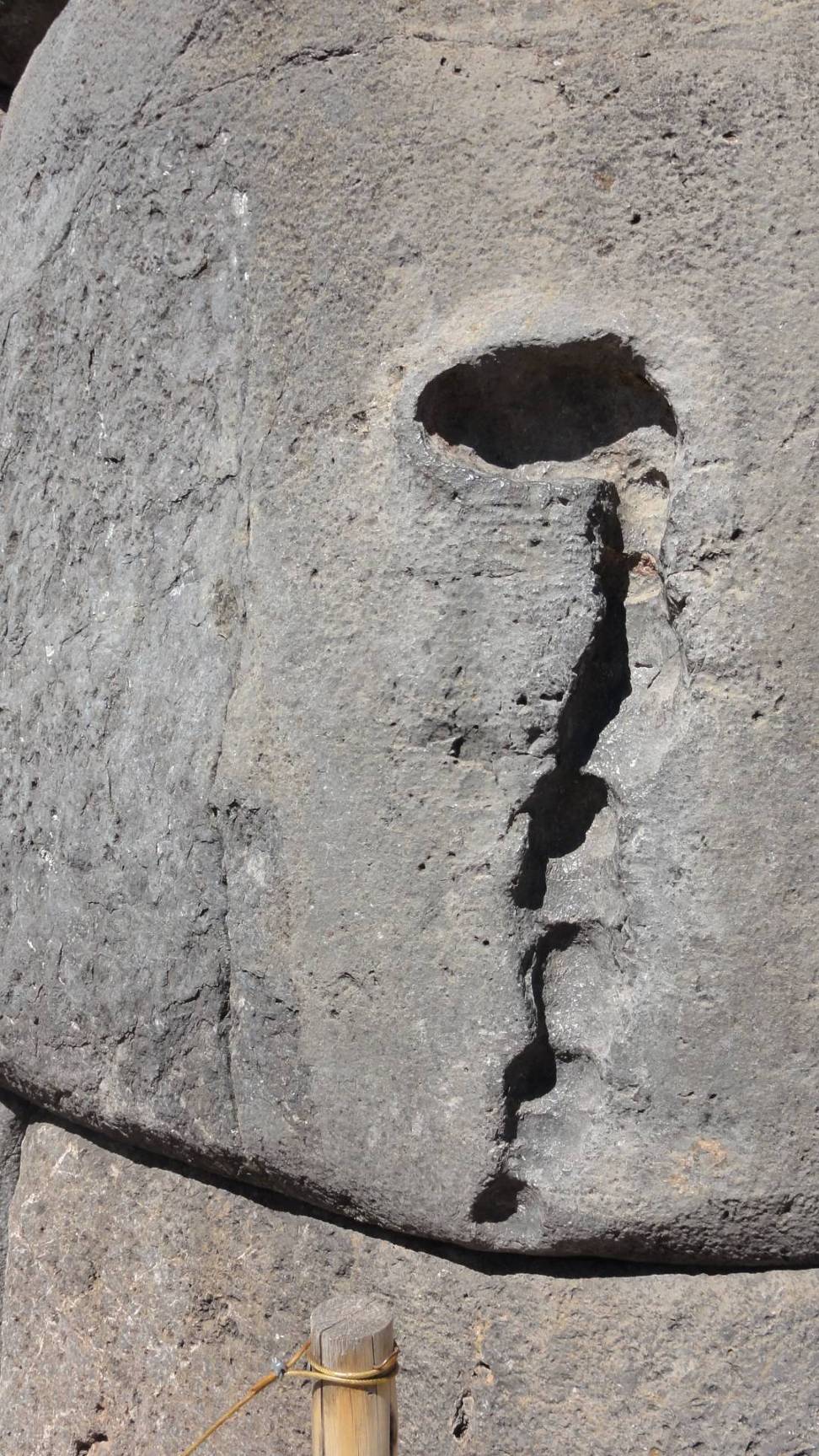 Необъяснимые следы на древних блоках в Саксайуамане, которые приписывают обычным индейцам (улучшение смотреть онлайн