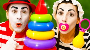 Куклы Беби Бон соревнуются!  Лепим куличики, строим пирамидки и прыгаем в бассейн!